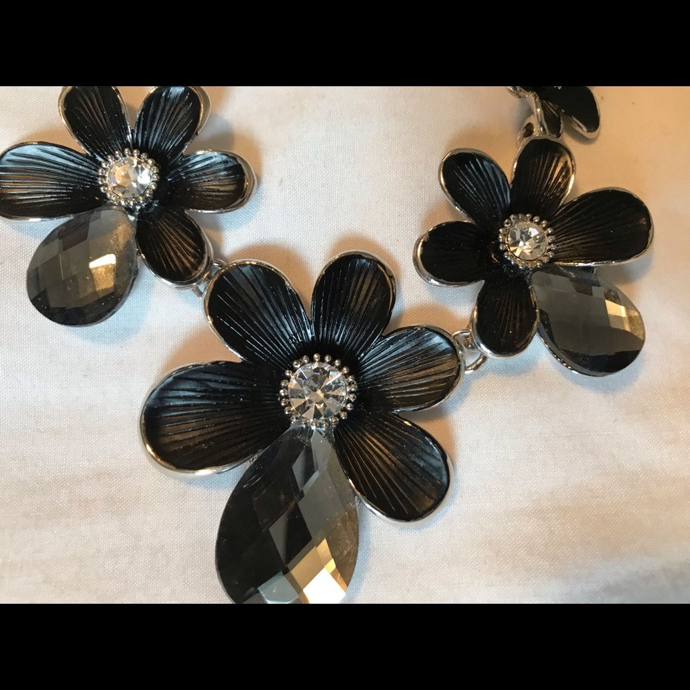 Floral necklace with matching earrings